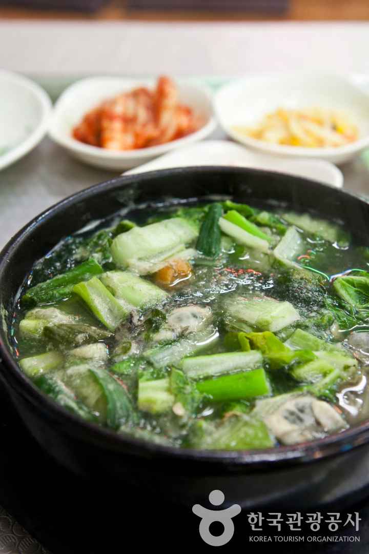 한국식 국방에 파가 고명으로 있는 이미지