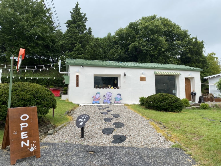 검정고무신 성지 만찐두빵 CAFE